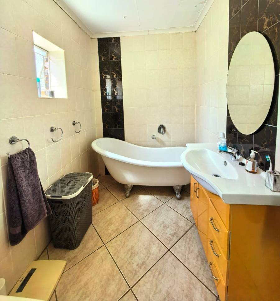 4 Bedroom Property for Sale in Vaalpark Free State